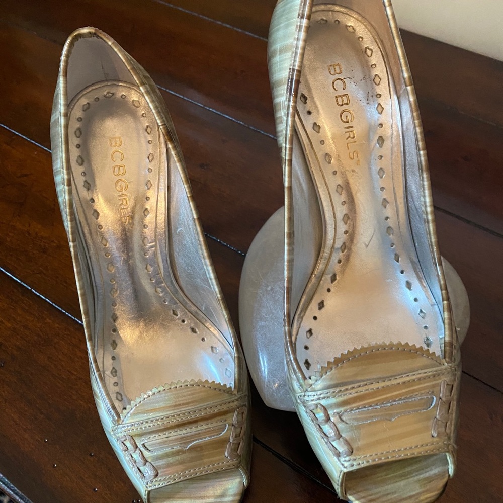 BCBG Girls metallic open toe pump